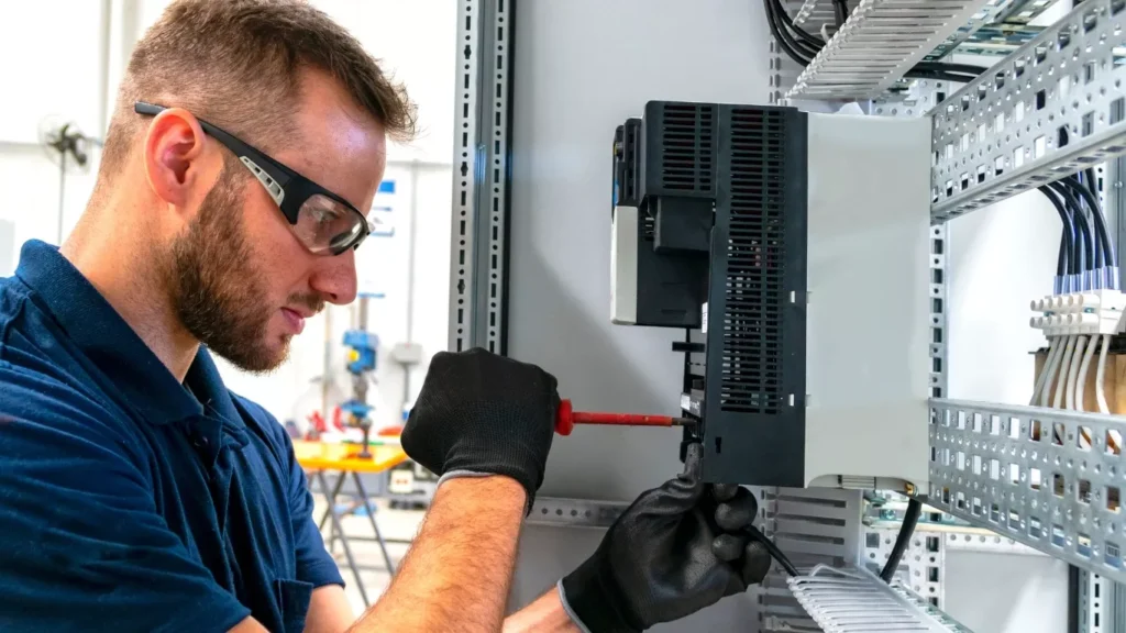 حلول سريعة وآمنة من خدمة طوارئ كهربائية في النرجس